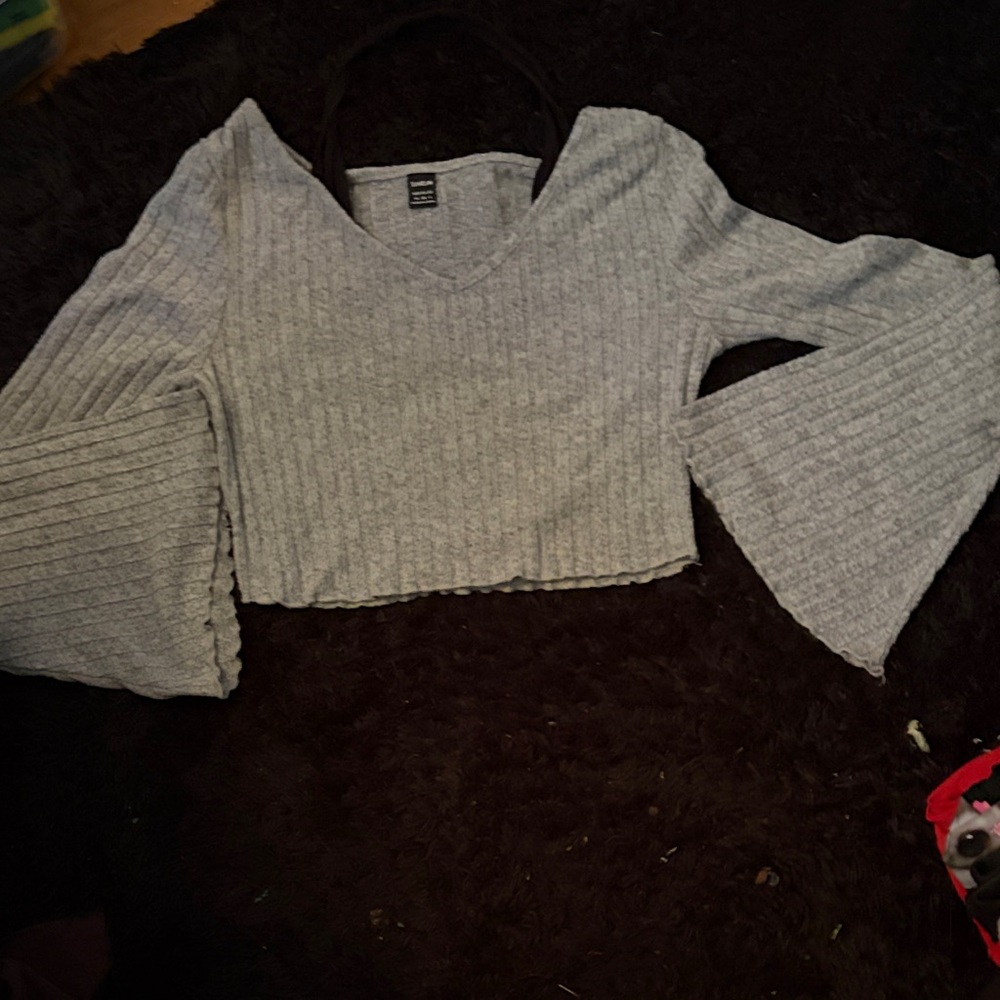SHEIN Gray Ribbed V-Neck Crop Top